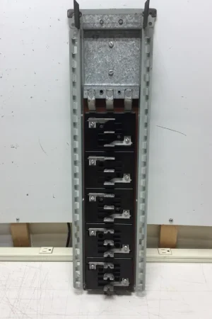 GE General Electric 30 Circuit 3 Phase 4 Wire Panelboard Guts Only 6" X 23" Limited Offer