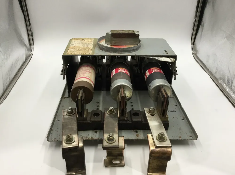 General Electric THMR3565 3 Phase Fusible Safety Switch/Disconnect 600A 600VAC Max (3x300A Fuses Included) Affordable