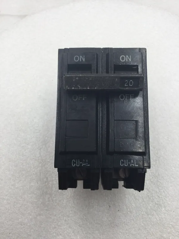 Top Pick General Electric THQB2120 20 Amp 2 Pole 120/240V Bolt on Circuit Breaker - Flaw
