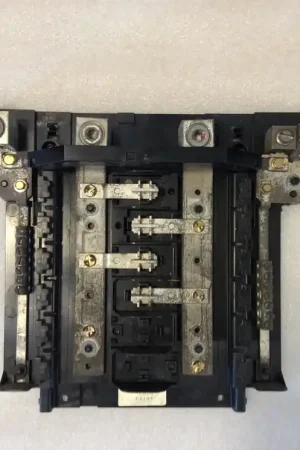 Special Discount General Electric TL820 4 Space 8 Circuit 200A 120/240VAC MLO Circuit Breaker Interior (Guts Only)