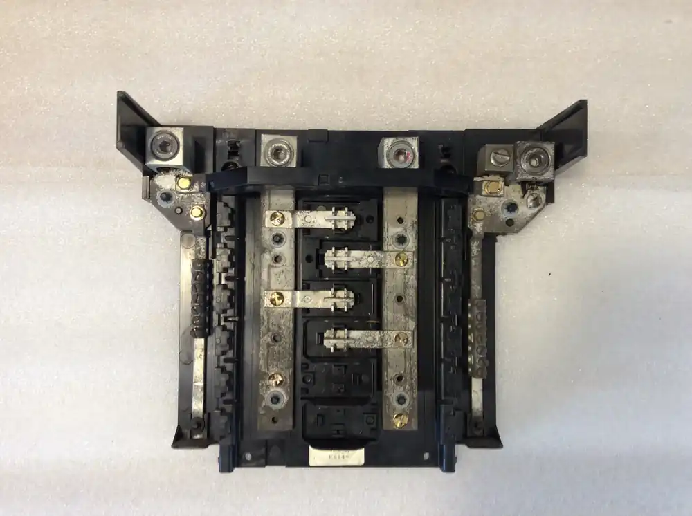 Special Discount General Electric TL820 4 Space 8 Circuit 200A 120/240VAC MLO Circuit Breaker Interior (Guts Only)